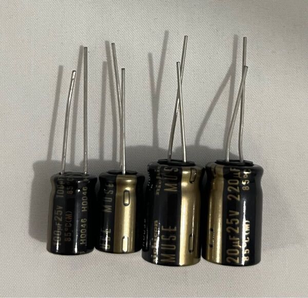 電解コンデンサ 4個