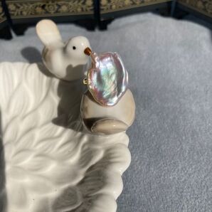 天然虹色バロック本真珠 異形真珠 無調色 映え 艶々 一粒大珠 花びら パール指輪 リング サイズフリー お洒落 超人気