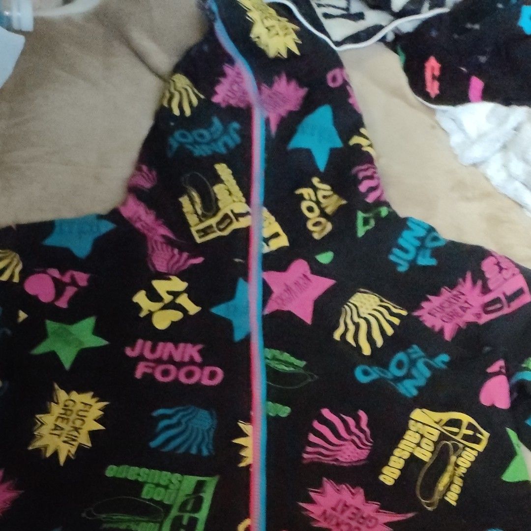 ジップアップパーカー