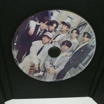 t1974 BE Essential Edition CD BOX BTS 韓国 韓流 K-POP 韓国盤 防弾少年団 バンタン 中古品 現状品 トレカ 写真集 はがき ストラップ ?_画像3