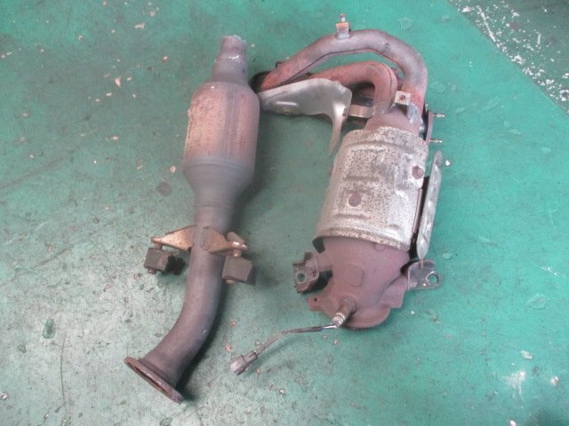 トヨタ ノア TA-AZR60G 1AZ JA4 触媒 コンバーターCatalyzer