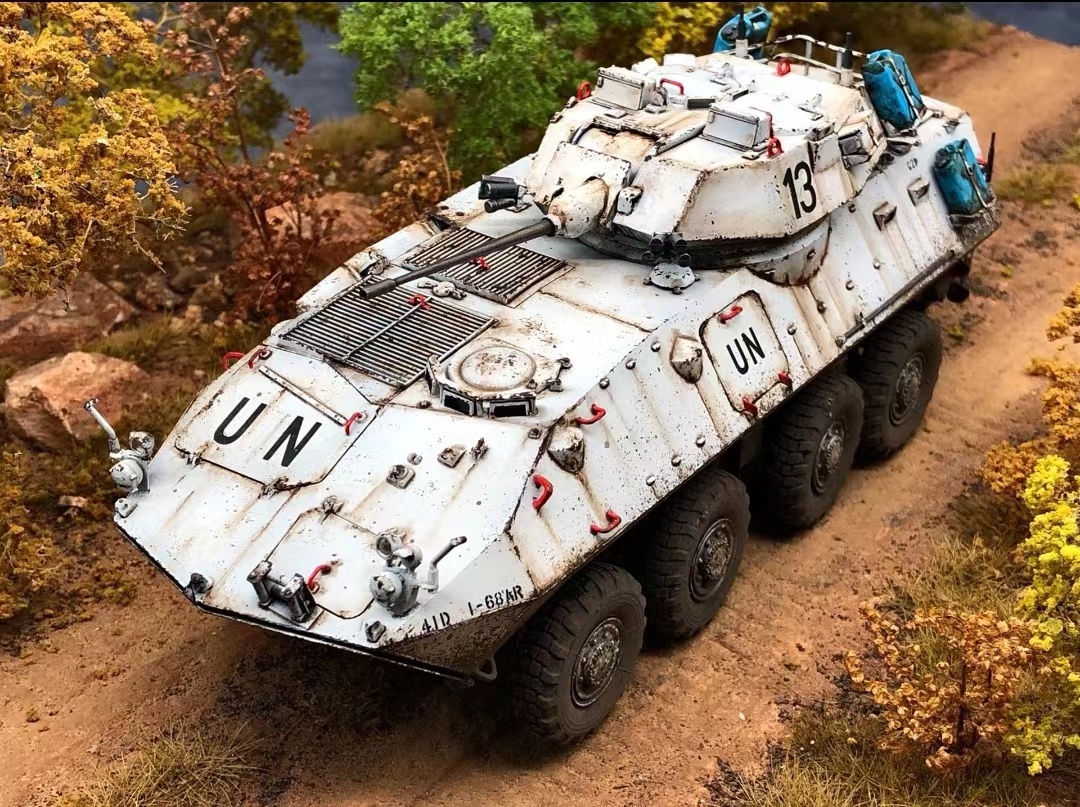 1/35 アメリカ LAV-25 軽型装甲車両 塗装済完成品, プラモデル, 戦車, 軍用車両, 完成品