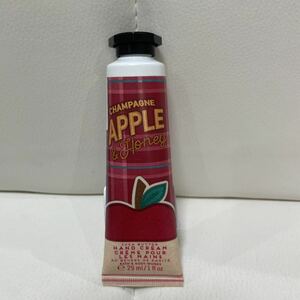 ★BATH & BODY WORKS ハンドクリーム CHAMPAGNE APPLE & HONEY　1/3