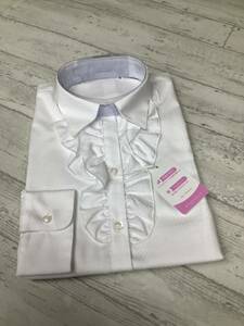 新品タグ付きのレディースのビジネスシャツ　13号サイズ　白ドビー生地　定価2,990円　かわいいデザインシャツ