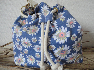 花柄プリントのバッグ 新品◆幅25㎝ 高さ25㎝◆タイ王国製　送料込み