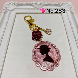 No.283 バラと貴婦人のチャーム ビーズチャーム添え ハンドメイド
