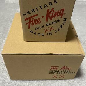 新品 正規品 ☆ 2点セット ☆ KAWS x Fire-King ☆ カウズ ファイヤーキング スタッキングマグ & カップアンドソーサー Fire Kingの画像3