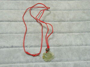 91036. Myanma production .. jade sphere is s lotus necklace 