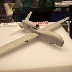 プラッツ 1/72 無人偵察機RQ-4B グローバルホーク プラモデル AC-4