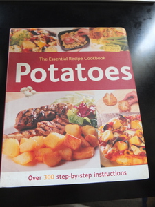 Potatoes (The Essential Recipe Cookbook Series) Gina Steer ジャガイモ料理 ポテト レシピ本 料理本 洋書