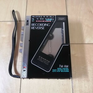 希少!!　美品!!　SANYO　FM-AM2バンドラジオ付きカセットレコーダー　M1800F