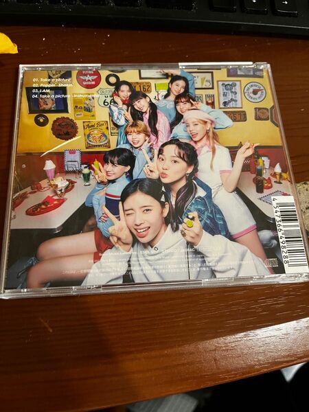  通常盤 NiziU CD/Take a picture／Poppin Shakin 