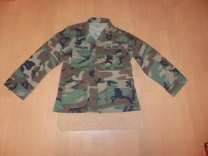 迷彩　厚手　ジャンパー　ジャケット　シャツ　　ARMY　サイズSだがＬくらい　米軍　ミリタリー　ARMY　軍服　サバゲー