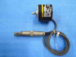 中古現状渡品 OMRON ROTARY ENCODER(INCREMENTAL) E6C2-CWZ6C RESOLUTION：600P/R オムロン ロータリーエンコーダー