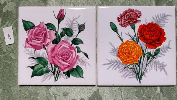A ヴィンテージ フランス製 GIEN ジアン 絵付けタイル(10.8×10.8×0.55㎝)2枚(バラ&カーネーション)セット