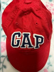 GAP 帽子キャップ　赤　キッズ　50-52センチ　オシャレ！