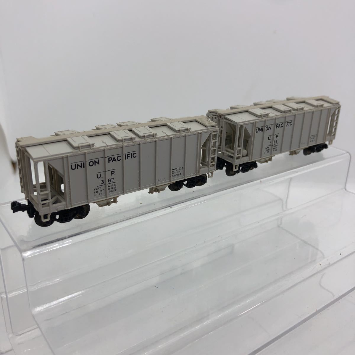 NゲージKATOユニオンパシフィック動力車両と貨物車3両-
