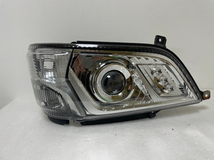 * Dyna Dutro XZU700 24V LED 37-25 head light right *3531