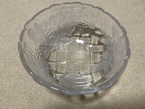 未使用　昭和レトロ　クリスタルガラスのサラダボール　花柄　SOGA GLASS 日本
