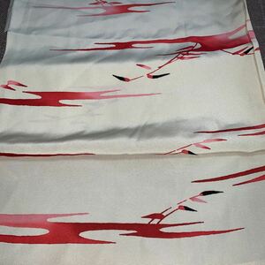 正絹　着物ハギレ　約35×100 クリームに赤　ベージュ　はぎれ