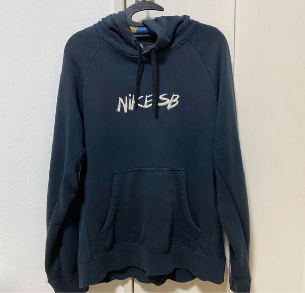 希少!NIKE SB パーカー