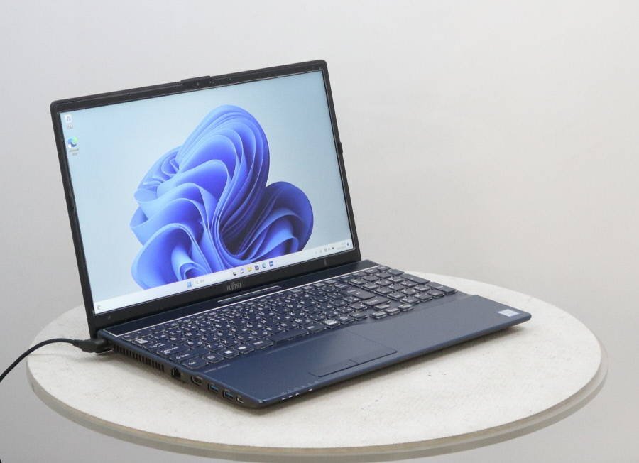 FUJITSU FMVA79D3LK LIFEBOOK AH79/D3 Core i7 9750H 2.60GHz 8GB