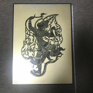 タイ古典舞踊を水牛(？)の皮で作った切り絵　額縁付き