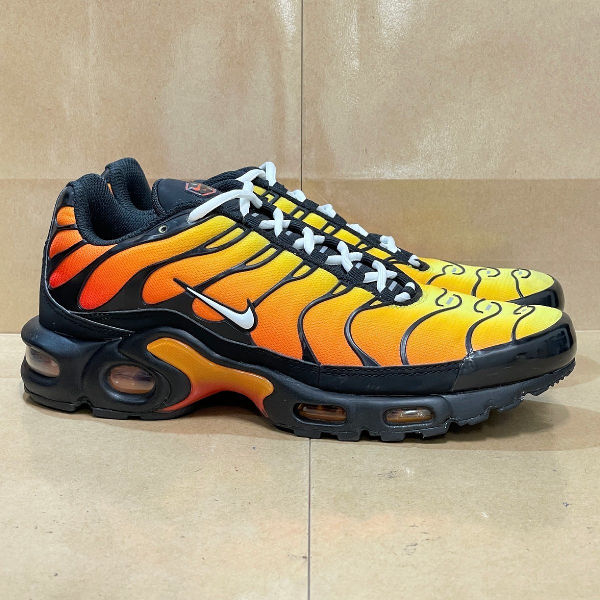 ヤフオク! -「nike air max plus」(26.0cm) (ナイキ)の落札相場・落札価格