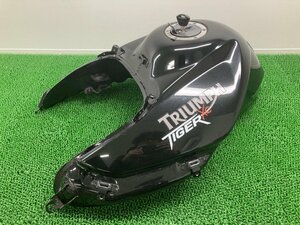 タイガー800XC タンク 黒M トライアンフ(TRIUMPH) 純正 中古 バイク 部品 コンディション良好 コケキズ無し 凹み無し 品薄 希少品