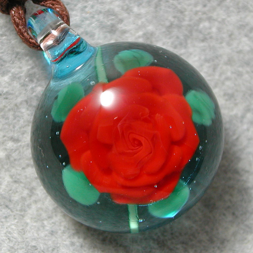 aozora★Perles de verre faites à la main★Rose rouge★2255, Fait main, Accessoires (pour femmes), collier, pendentif, foulard