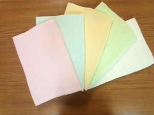 5枚　綿紗日本製泉州　ダブルガーゼタオル（バスタオル）各色1枚ずつ　綿100％　ピンク白水色(ブルー）緑　黄色（ベージュ）