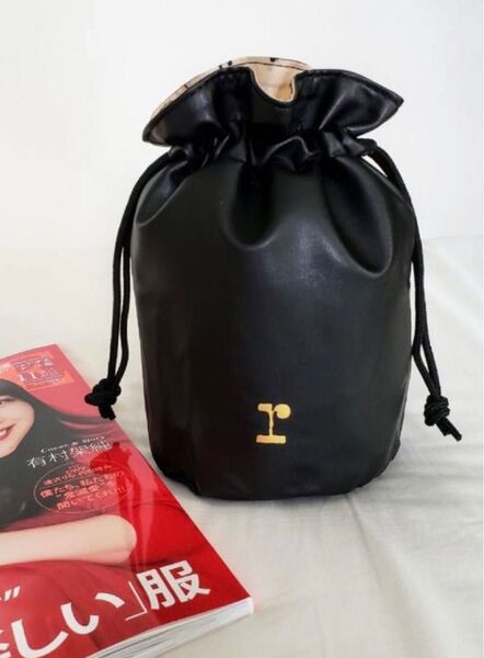 【新品・未使用品】repettoフレンチシックなリバーシブル巾着 レザー調巾着ポーチ お洒落 高見え