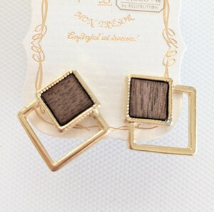  new goods unused Mon Tresor Gold color four square shape .. shape wood style panel stud earrings 