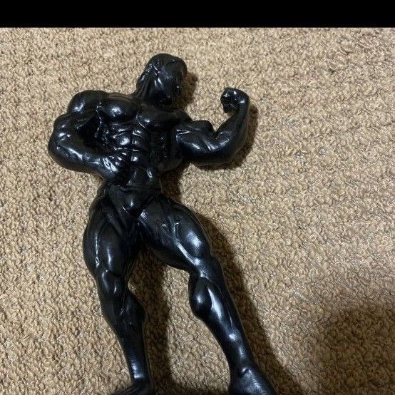 ボディービルダー置物