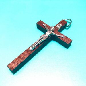 イエス キリスト 手のひらサイズ 十字架 立体彫刻 イタリア製