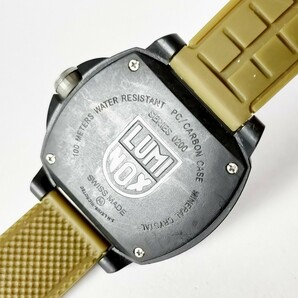 動作品 LUMINOX ルミノックス 0200シリーズ デイト ブラック SWISS クォーツ アナログ メンズ 腕時計 稼働品 c502の画像4