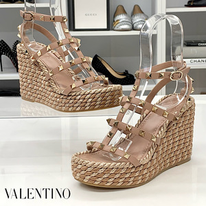 7138 Valentino кожа блокировка заклепки Wedge сандалии розовый бежевый 