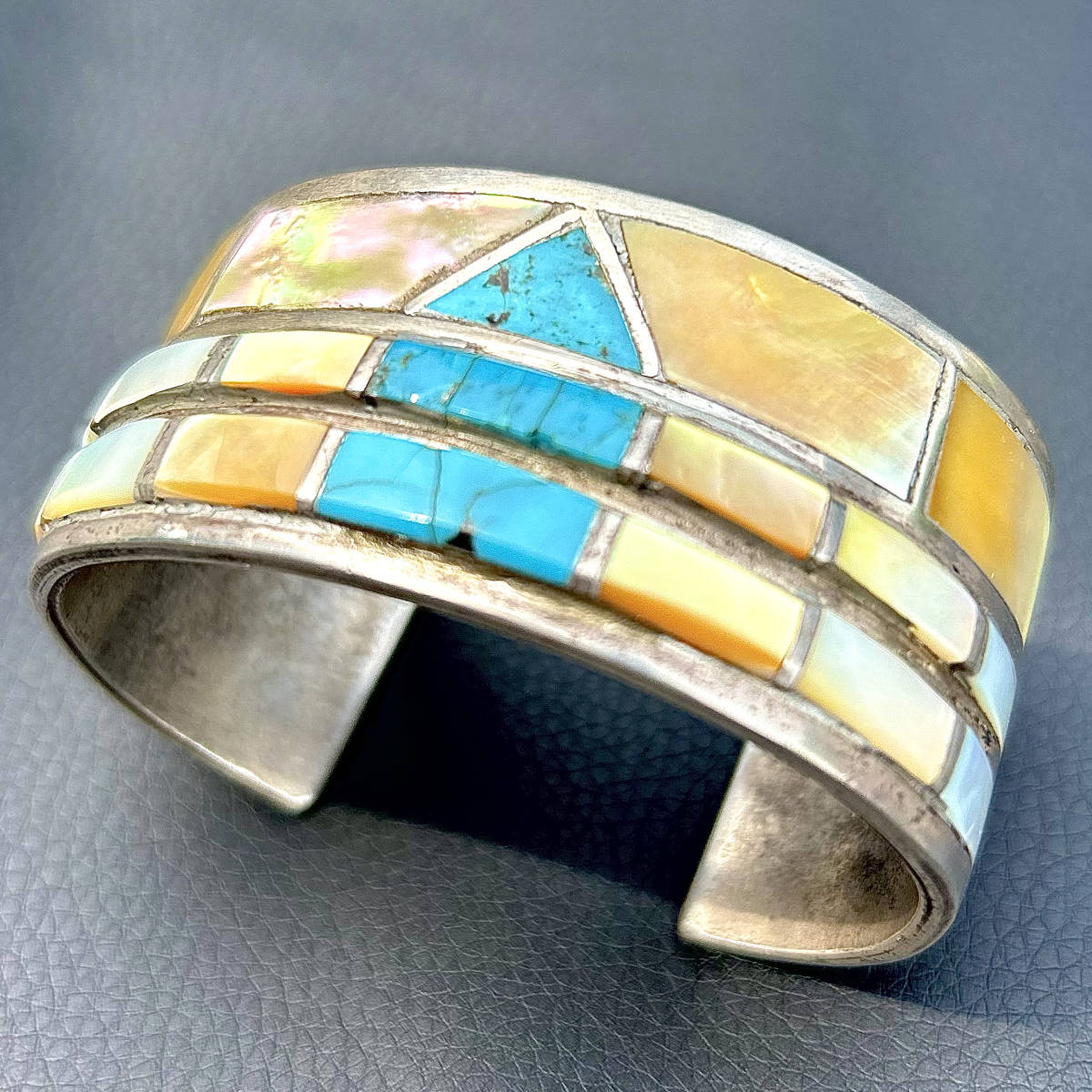 NAVAJO 【OLD PAWN】1960〜70's GEM Blue Wind Turquoise ブルー