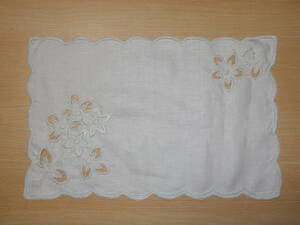 Art hand Auction Hand-embroidered table mat, flower vase mat, cutwork hand-embroidered, handmade, sewing, embroidery, embroidery, Finished Product