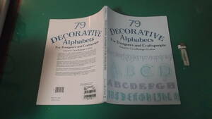 洋書　79 Decorative Alphabets for Designers and Craftspeople　送料198円