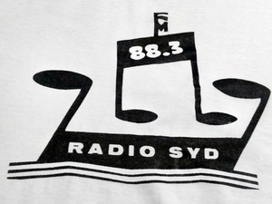 送込 FM88.3　RADIO SYD　ブライアンジョーンズ着用　半袖Tシャツ　白　XLサイズ 