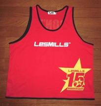 LESMILLS レスミルズ 15th ANNIVERSARY タンクトップ ノースリーブ 吸汗速乾 ドライ&メッシュ RED L 正規品 使用僅 美品/ボディコンバット_画像1