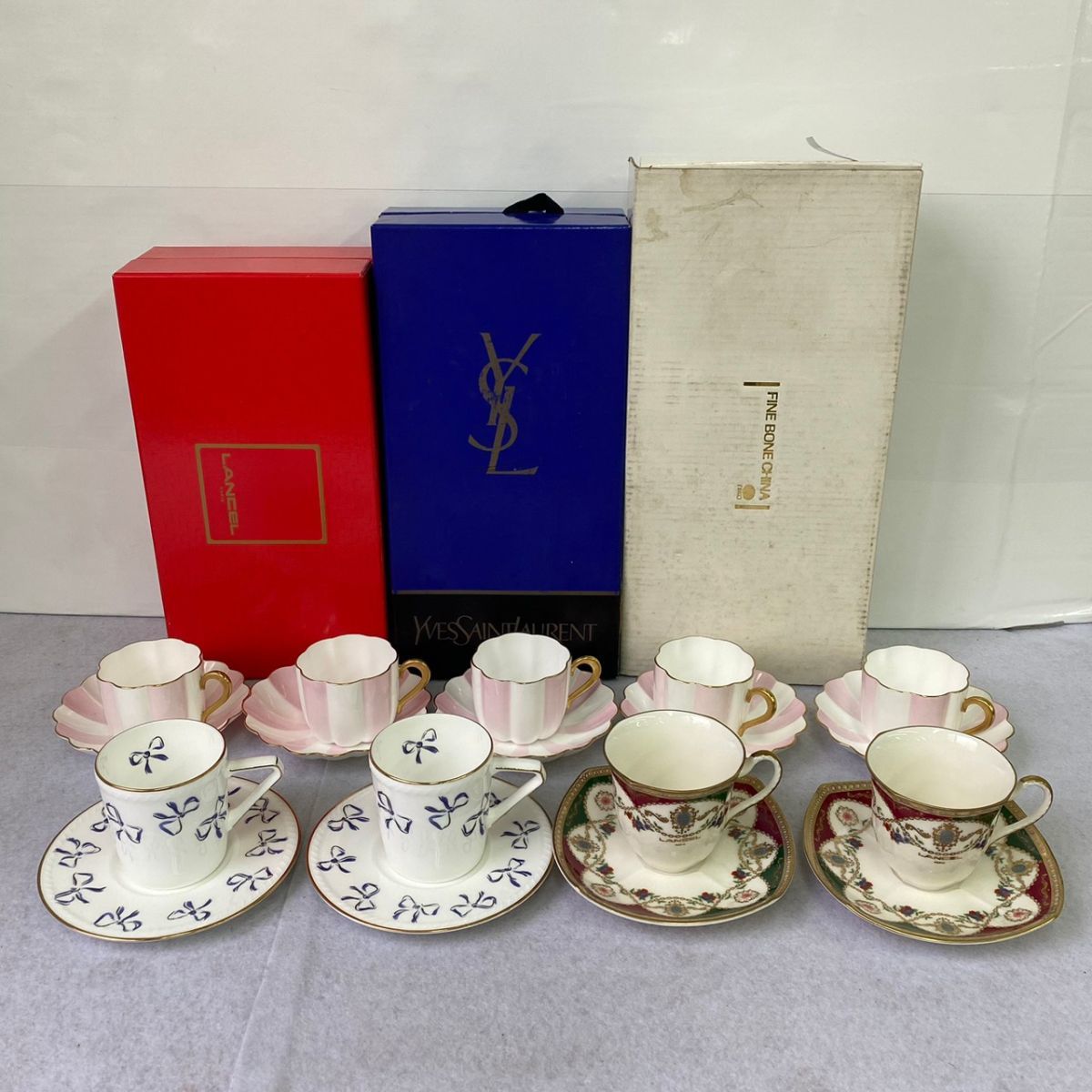 ヤフオク! -「リボン柄」(カップ&ソーサー) (茶器)の落札相場・落札価格