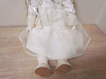 SZ-SG6【A】アンティークドール　白ドレス　西洋人形　座った時の高さ約26cm　ウェーブロングヘア_画像3