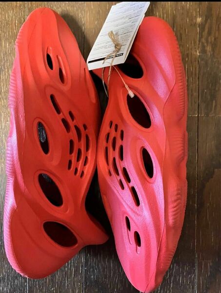 新品未着用　adidas YEEZY Foam Runner Vermilion 22.5cm 箱付き