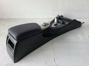 .100 BMW 1 series 1A16 body color : silver original center console 