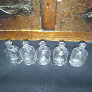 蔵出し品大正昭和初期戦前戦中ウランガラス薬瓶５本セット（未使用保管品）