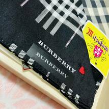 【人気柄】新品/BURBERRY/大判ハンカチ/正規品/バーバリー/綿100%/未使用/即決あり/匿名発送/ノバチェック/レディース/箱あり/ハート/刺繍_画像3