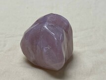 【天然石，磨き石】ローズクォーツ　重量：約450g　10月誕生石　愛の告白　真実の愛　KM25E195MA_画像2