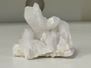 【天然石，原石】水晶　重量：192g　4月誕生石　浄化や邪気払い　KM25E399MA